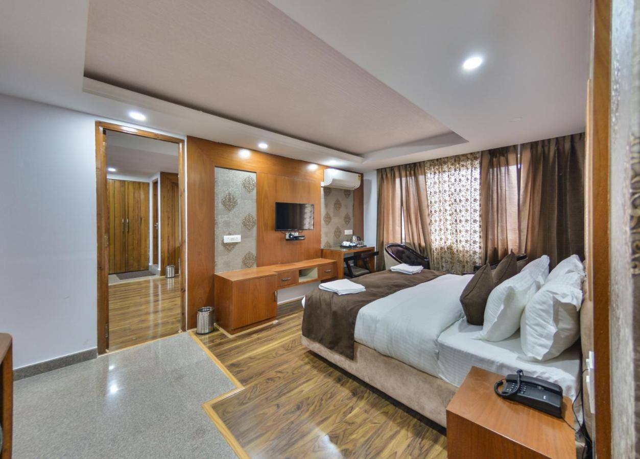 Hotel The Montreal Telbal Esterno foto