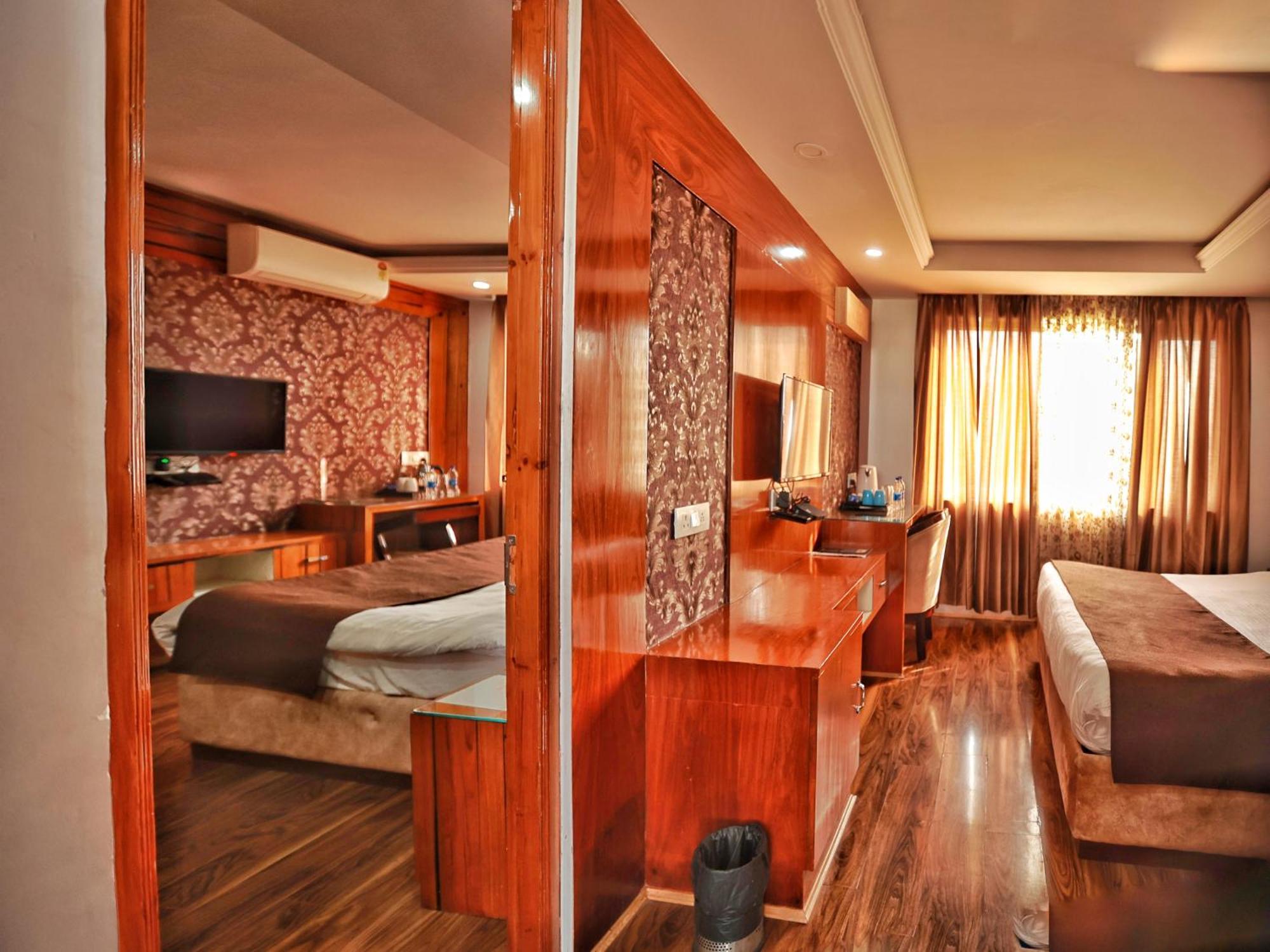 Hotel The Montreal Telbal Esterno foto